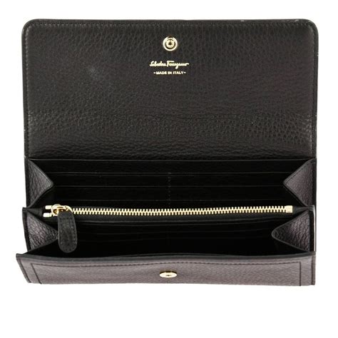 ferragamo wallet women